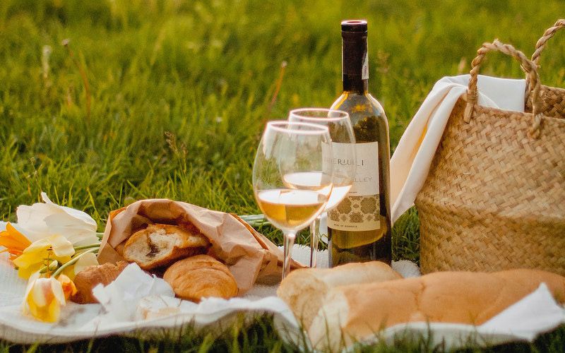 Picnic saludable en la naturaleza